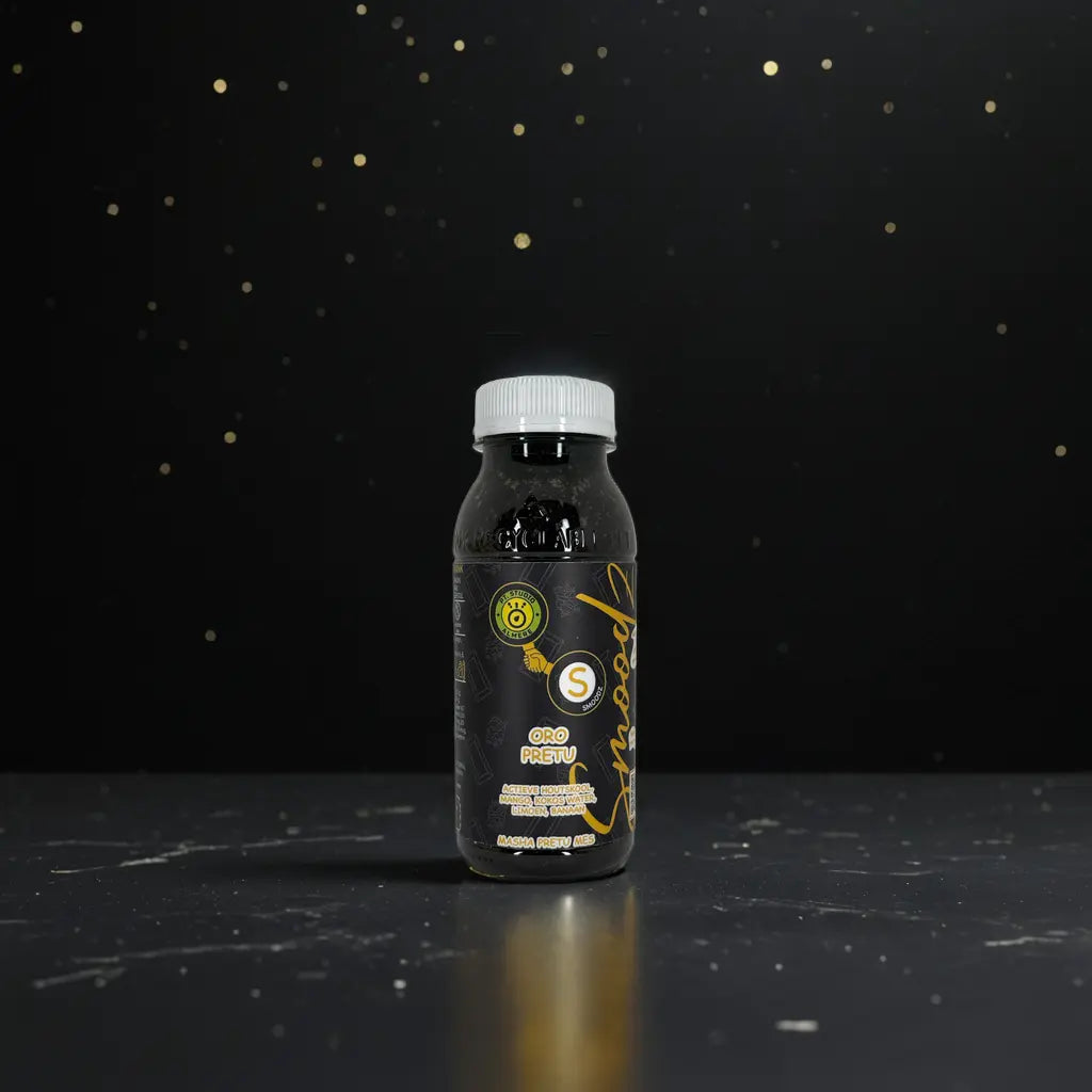 Close-up van Oro Pretu, een groene detox smoothie met actieve houtskool en spinazie, verrijkt met kokos.