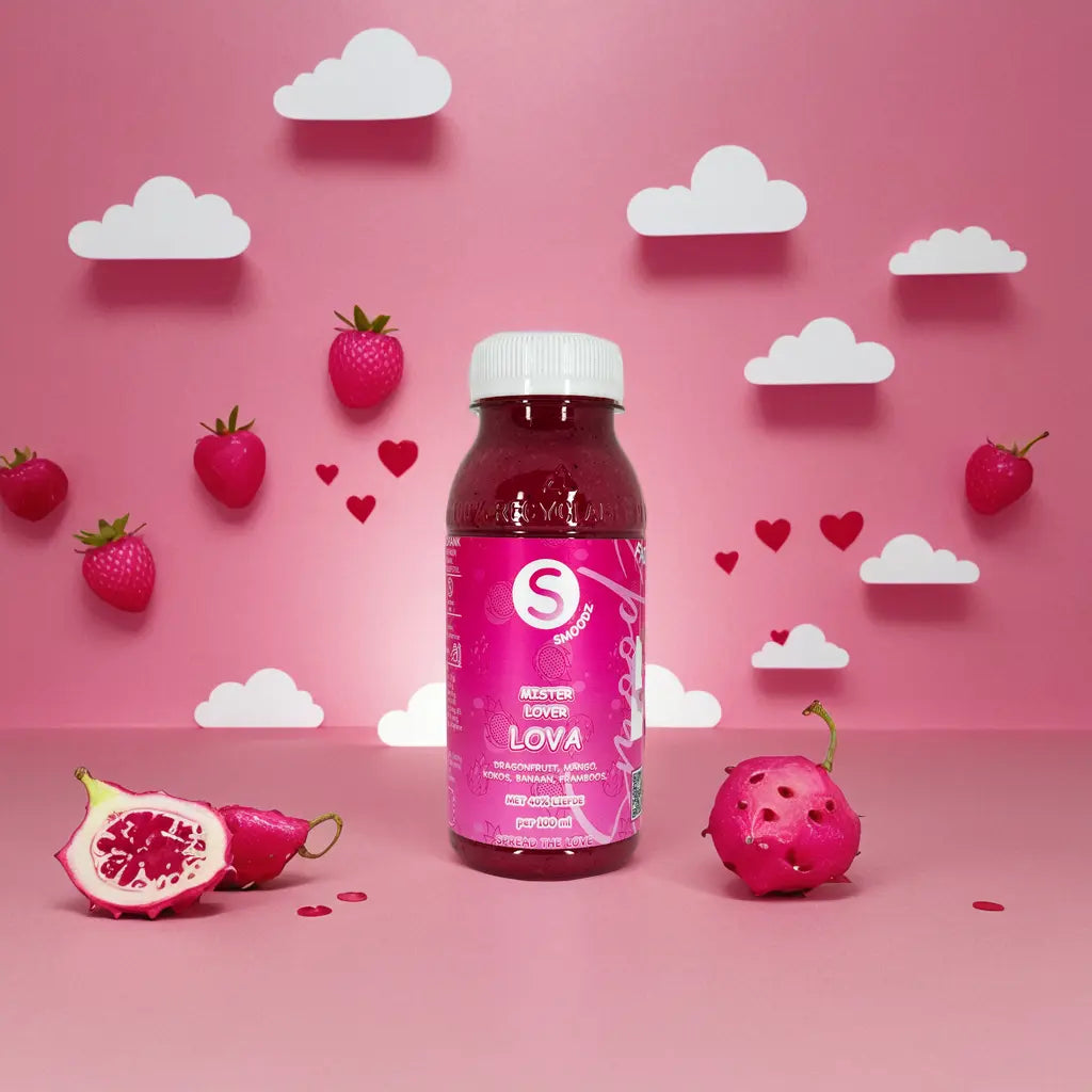 Close-up van Mr. Lover Lova, een verfrissend sapje met de smaken van dragonfruit, mango en rozen.