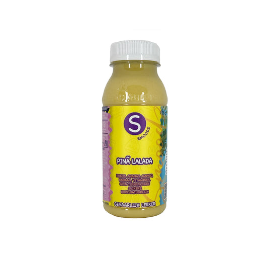 Piña Lalada Smoothie Tropische Ananas met zoete ananas en kokos Gezonde tropische smoothie met ananas, kokos en vitamines Verse Piña Lalada Smoothie geserveerd in een glas met ananas Tropische smoothie met ananas, kokos en een exotische twist Piña Lalada Smoothie Tropische Ananas als perfecte zomerse drank Glas Piña Lalada Smoothie met decoratieve ananas en kokos topping Prachtige tropische smoothie gemaakt van verse ingrediënten Romige Piña Colada smoothie, rijk aan antioxidanten en gezonde vetten